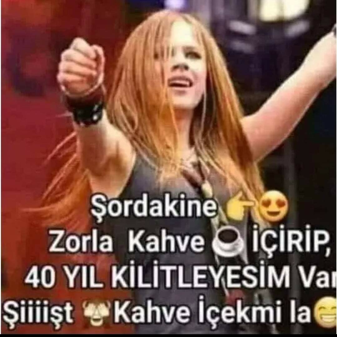 ”Hadi gel, tut ellerimi, benimle yan.
Benimle meydan oku her çaresizliğe.
Benimle uyu,
benimle uyan.
Ben NİSAN,
Sen TEMMUZ...".....