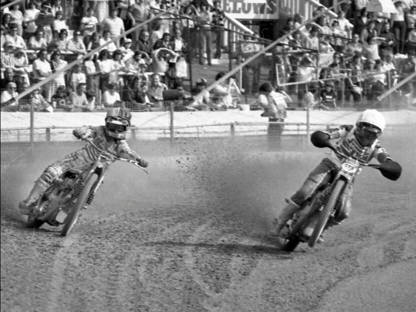UprightSpeedway's tweet image. Powering into the weekend

Handguards again kids #JustSayin'