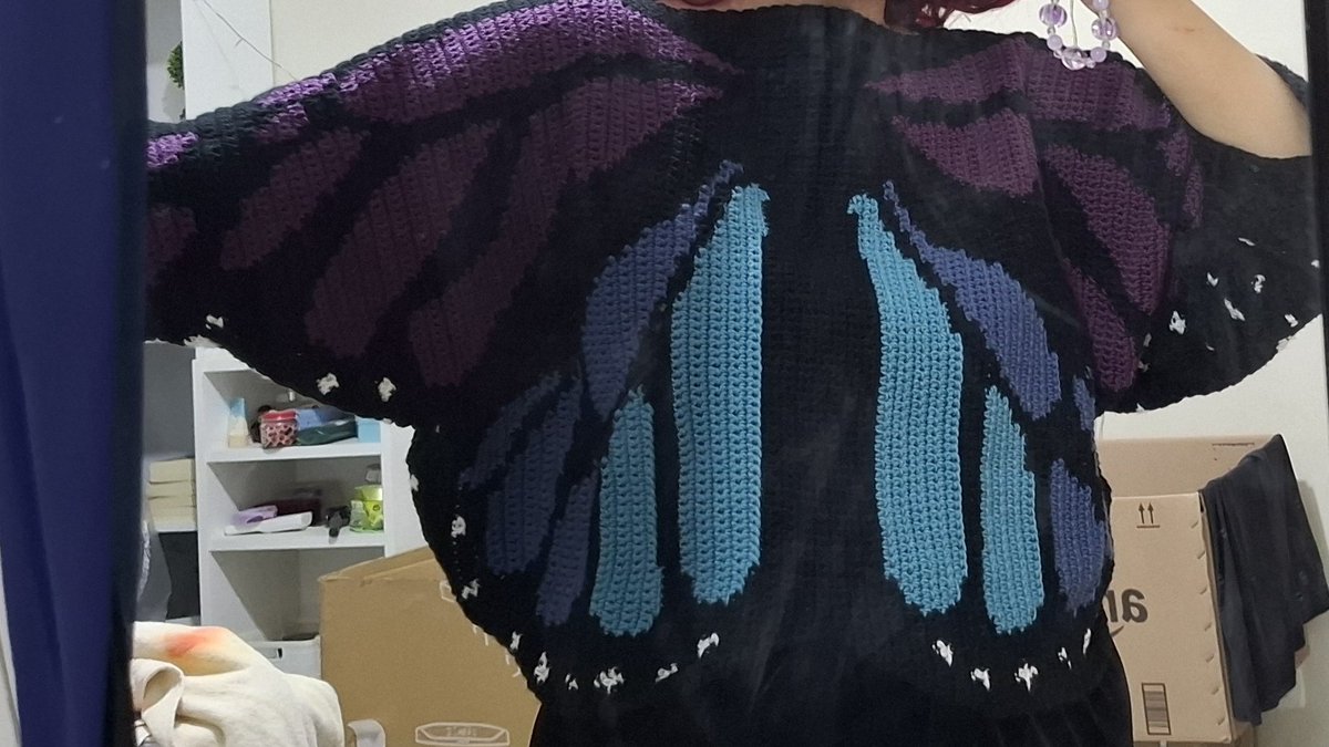 بلُوتُو هائمٌ في الفَلَك🪭 tweet media