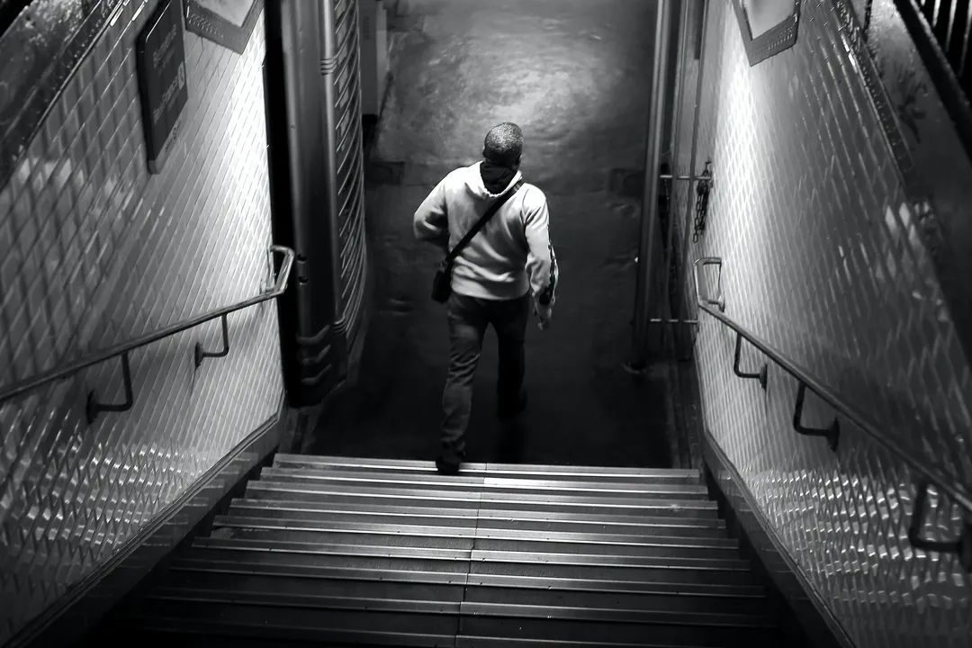 colinesss's tweet image. Going underground 
#Street #streetphotography #blackandwhite #Paris #pascalcolin #canon #50mm