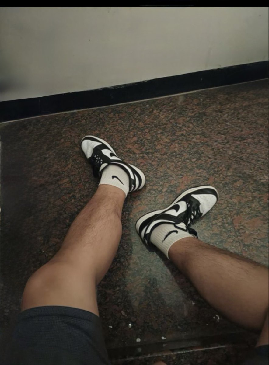 assjeni's tweet photo. 最近缺錢到打算賣襪子不知道有沒有市場
有興趣的可以私訊
特殊要求需要也可
沒興趣的也可以私訊
聊天什麼都可我不會吃人
平常真的太無聊了
#白襪 #學生原味 https://t.co/77hyo1yt9y