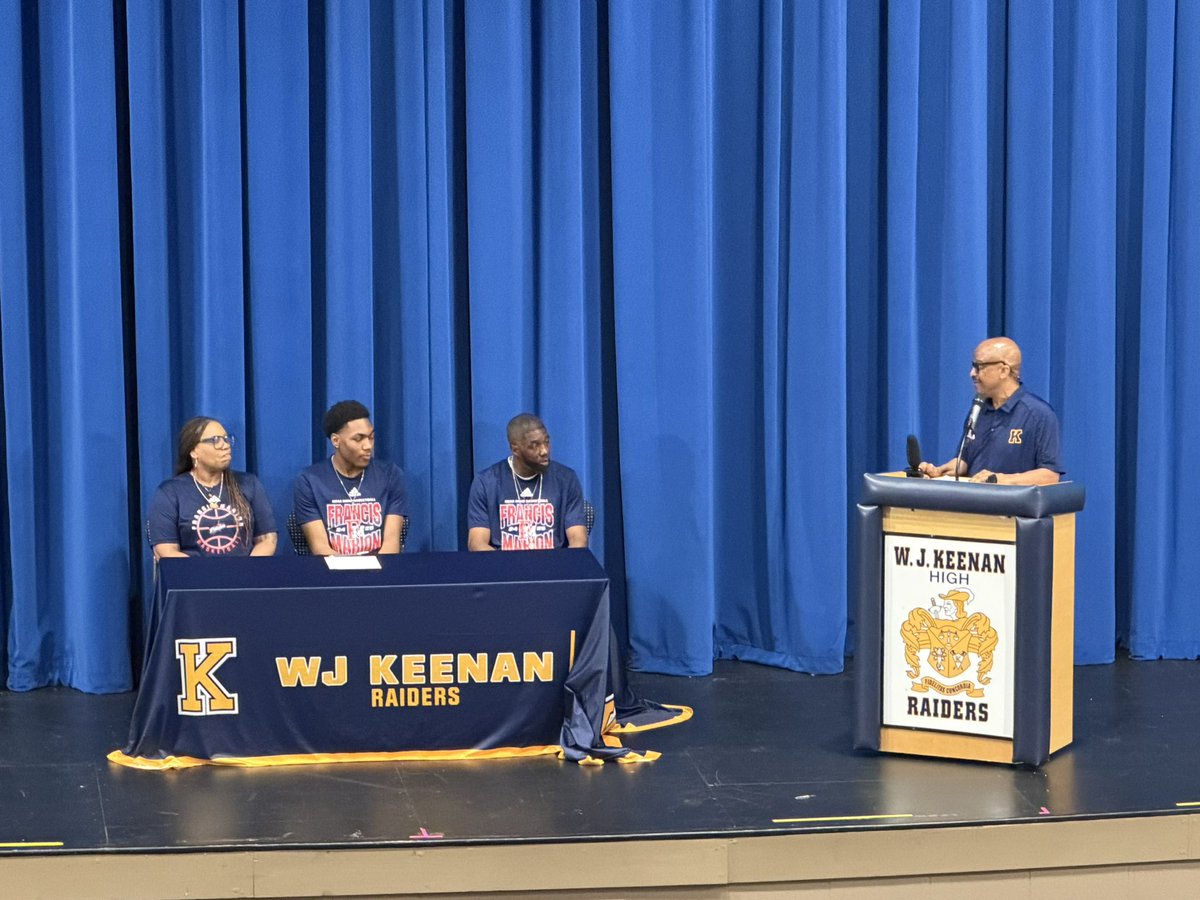wjkeenanraiders's tweet photo. A great day to be a Raider! Congratulations to Broderick Anderson, Jr. and family. Today we held a signing ceremony. Broderick will continue his education and playing career at Francis Marion University. We are so proud of him and wish him well on his future endeavors. https://t.co/jZ05VJ9FKY