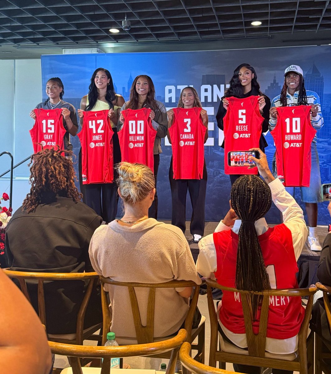 I talk hoops 🏀 tweet media