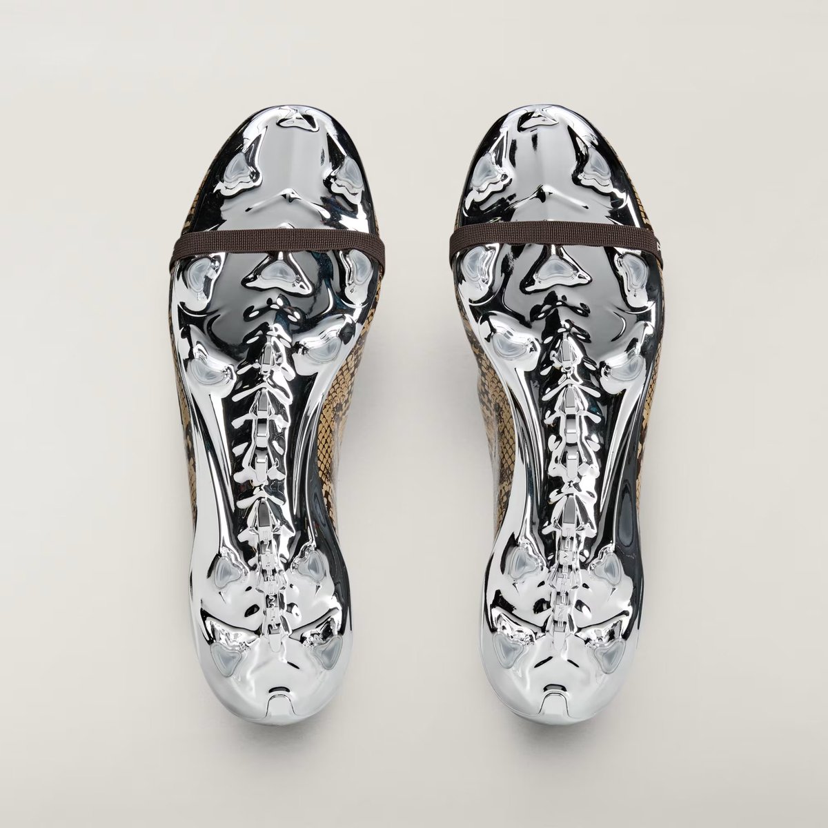 Si vous avez 350€ pour décorer votre chambre 😭 (nan sérieux c’est la Predator du siècle)