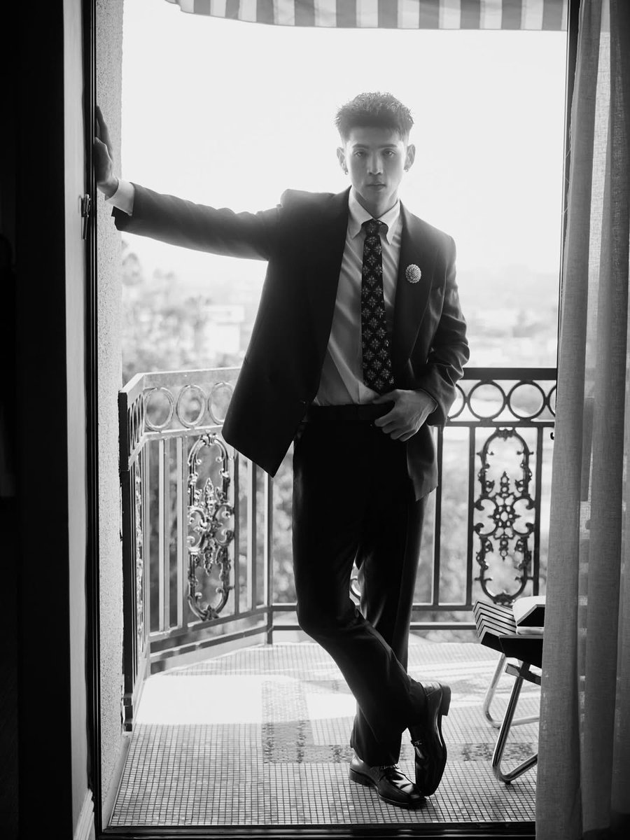 4SominAndBM's tweet photo. [📸] BM GRWM photoshoot for the BEEF S2 Premiere! 🧵 

© Netflixgolden, evanmulling on IG

#KARD #BM
#BEEFS2 #MatthewKim https://t.co/hlakfgPQJ9