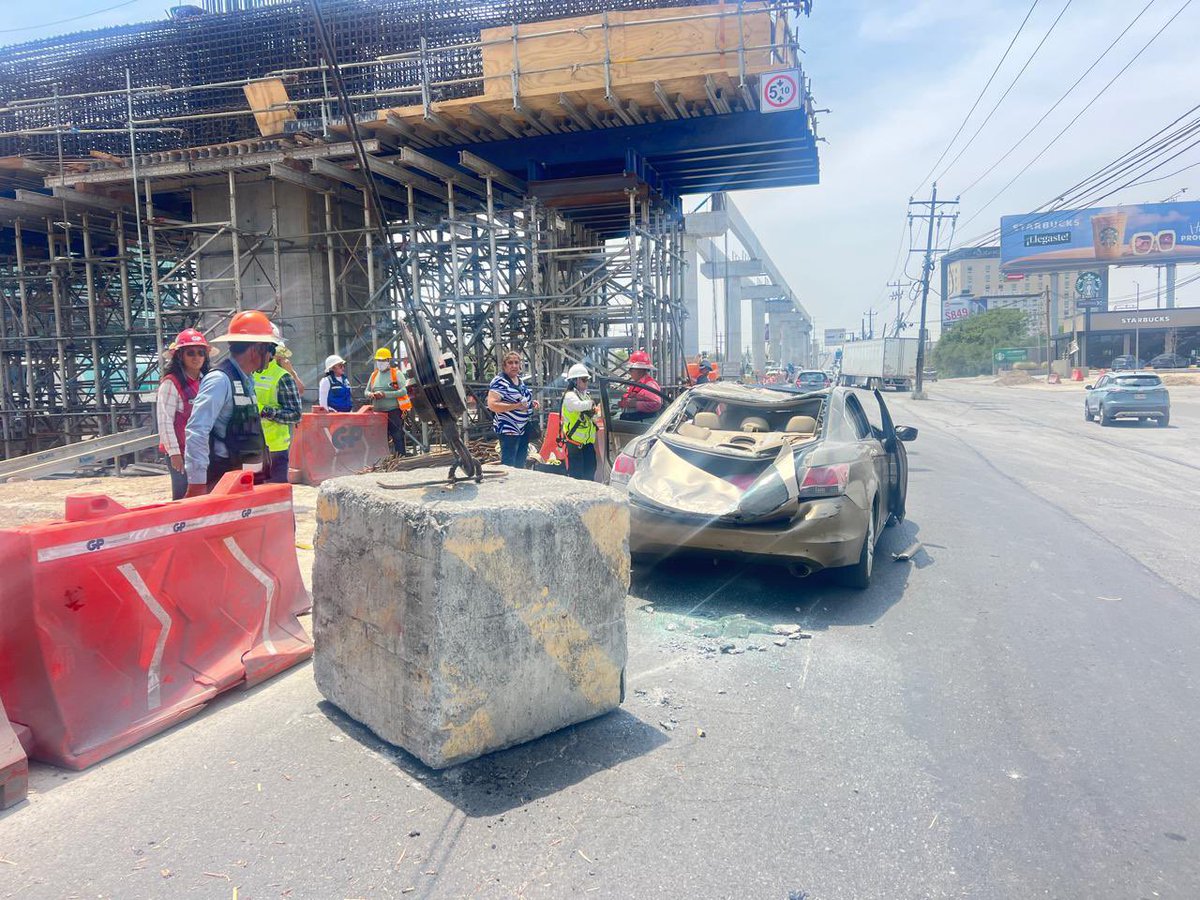 arandatamayo_'s tweet image. #Local Este es el tamaño del bloque que cayó sobre un auto 🏗️

¿Por qué ocurrió este siniestro? El accidente se produjo cuando un bloque de concreto que servía de contrapeso en una grúa de las obras de la Línea 6 del Metro falló, cayendo en el vehículo de un ciudadano que