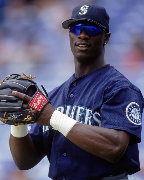 RememberThtDude's tweet photo. Remember this dude?

Mike Cameron, CF

Chicago White Sox 1995-1998
Cincinnati Reds 1999
Seattle Mariners 2000-2003
New York Mets 2004-2005
San Diego Padres 2006-2007
Milwaukee Brewers 2008-2009
Boston Red Sox 2010-2011
Florida Marlins 2011

#TridentsUp #ThisIsMyCrew https://t.co/xfhPlOoomz