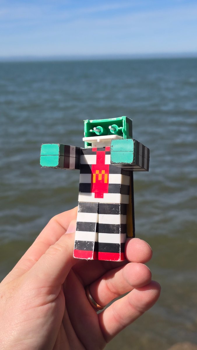 GreatLakesVista's tweet image. Found this blue beauty today #LakeErie #seaglass
and the #McDonalds #Hamburglar
The fog looked like smoke over the lake..