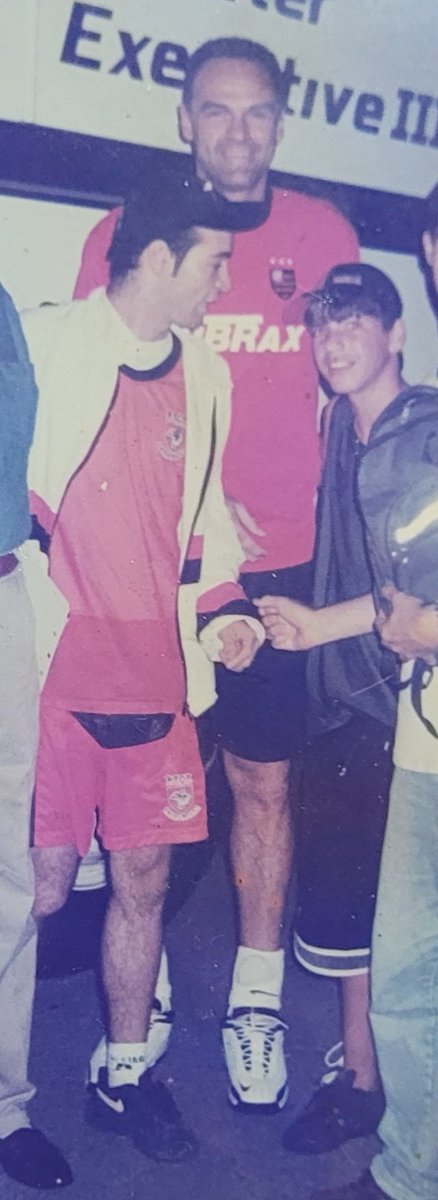ThiagoRCCorrea's tweet photo. O único registro que eu tenho, ainda na época da RRN, da lenda do basquete brasileiro. Um dos maiores esportistas de todos os tempos. 
RIP Oscar Schmidt. https://t.co/sQXsxva0Cy