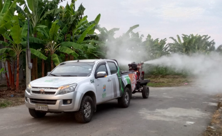 DPS_LosRios's tweet photo. #BuenaFe | En coordinación con el GAD Municipal el personal de control vectorial de @Salud_Ec  realizó jornada de abatización, eliminación de criaderos y fumigación en el recinto Salapi Grande, con el objetivo de prevenir enfermedades transmitidas por el mosquito Aedes aegypti. https://t.co/nHUaqX1k67