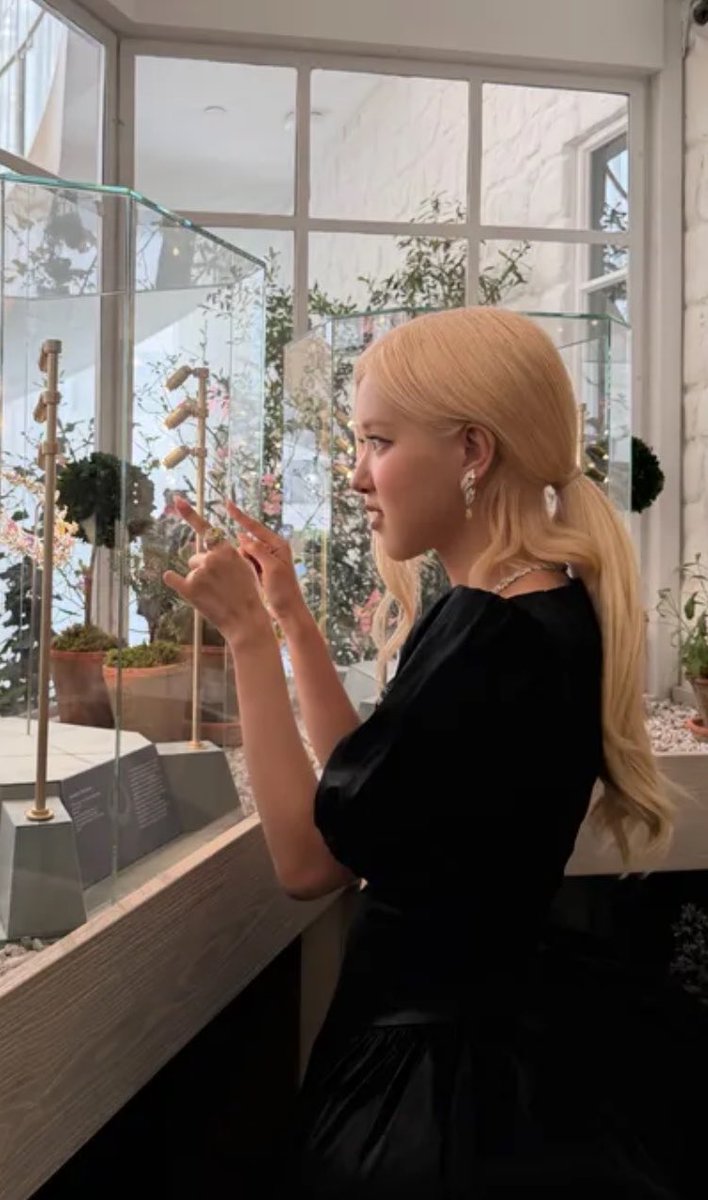 whoreforrosie's tweet photo. Yeah we’re definitely getting another Tiffany house video https://t.co/BFZXzgHATR