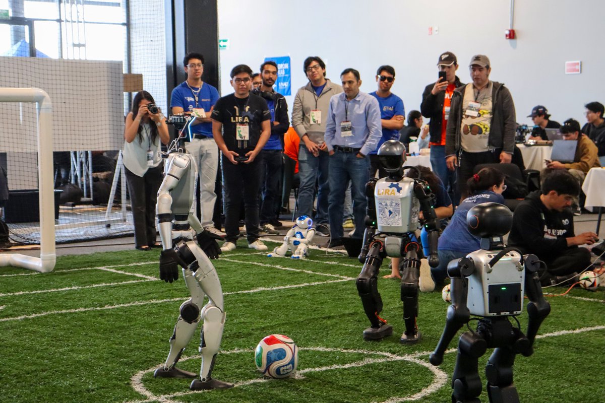 CERHANOFICIAL's tweet photo. ¡La emoción del #TMR2026 se vive en Puebla! 🤖⚡️

Con la visión del gobernador @armentapuebla_  y el liderazgo del rector @JesusMoralesRdz, el CERHAN se suma a esta gran fiesta de la innovación y el talento joven. 🚀

#CERHAN #Robótica #Puebla #TMR2026 https://t.co/LxsT7Zmv2e