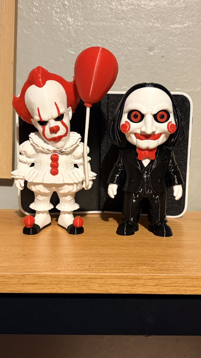 JustWaine22's tweet image. Today’s 3d prints. #pennywise #jigsaw.
