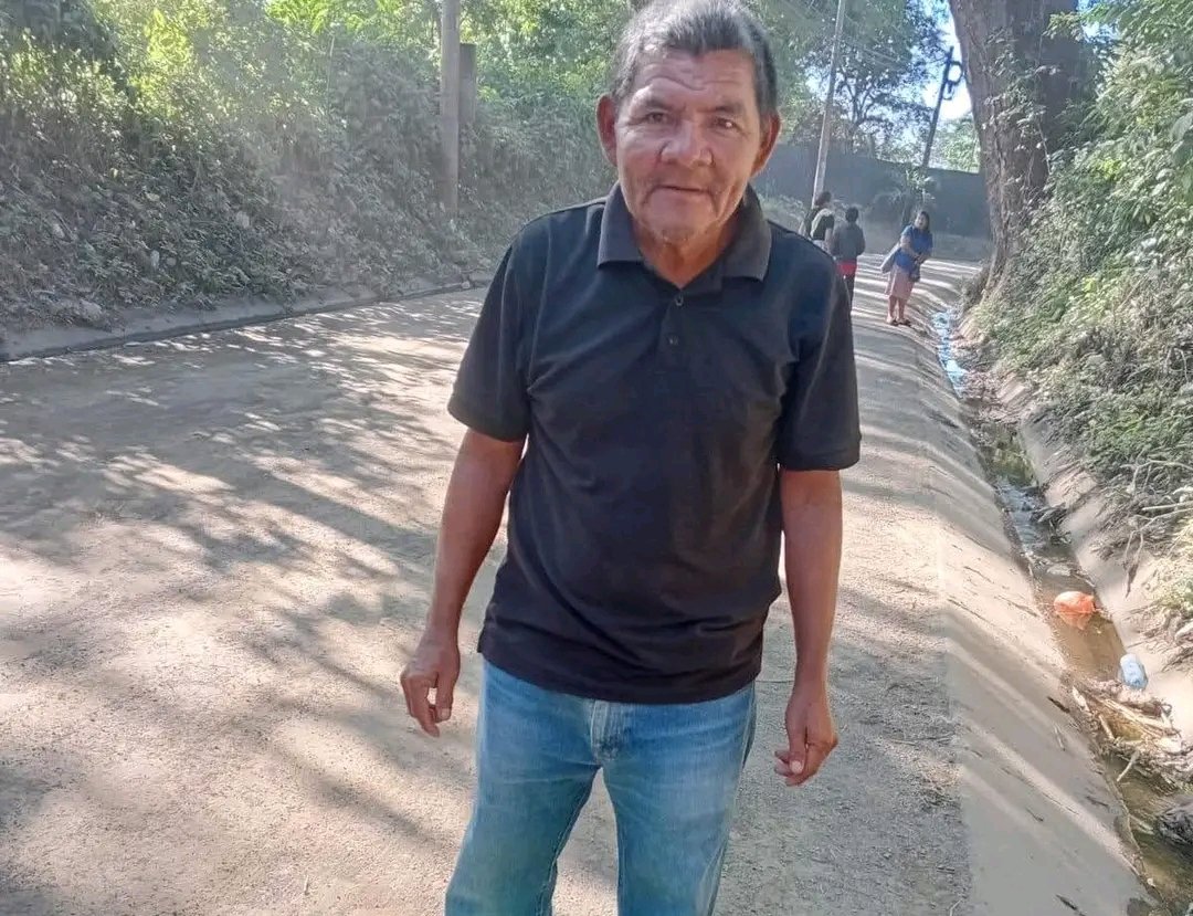 MundoDigitalSV1's tweet photo. ADULTO MAYOR REPORTADO COMO DESAPARECIDO EN COLÓN

Osmin Fredy García James, de 53 años, ha sido reportado como desaparecido en la colonia Las Conchitas 2, cantón Las Moras, distrito de Colón.

Fue visto por última vez el miércoles 15 de abril a las 4:00 p.m. Vestía pantalón negro y camisa cuadriculada.
📞 Si tiene información, comuníquese al 6152-5288.