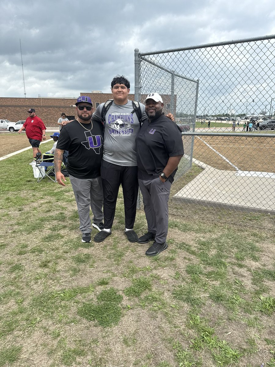 CoachHughes254's tweet photo. My guy Big Ro @Roenriquez09 placed 2nd at the Area Track Meet. We’re heading to Regionals, we’re very proud of him. @RecruitTheU @CoachCFoster_ @CoachGCarp @CoachMabry96 @CoachJBane @CoachMcDowell_ @Adrian__Duncan
@CoachDHud_SFA @Coach_RogersSFA @CoachEAmoako @coachp_ACU @TheCoachMorris @CoachBobbyDaly
@CoachOB_5 @JeffGirsch @Coach_JNance