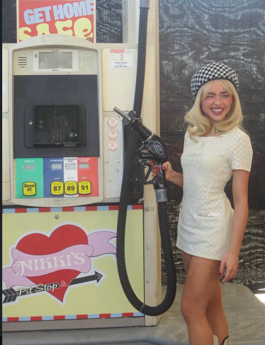 nikki ✪ tweet media