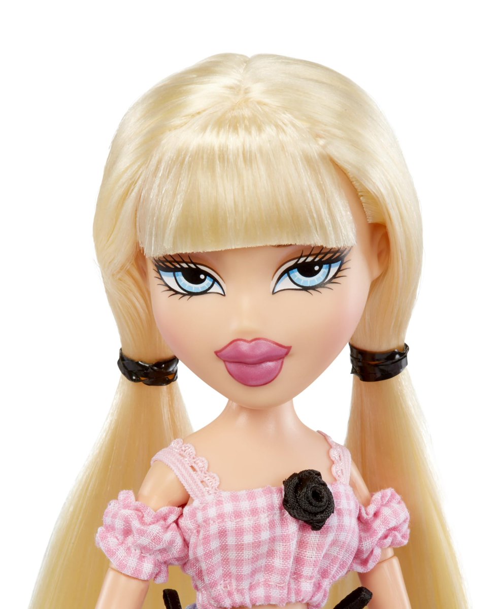 rybabyxox's tweet photo. goin’ out randomly being the best face cards out of every current bratz releases https://t.co/zLV6lRSvAs
