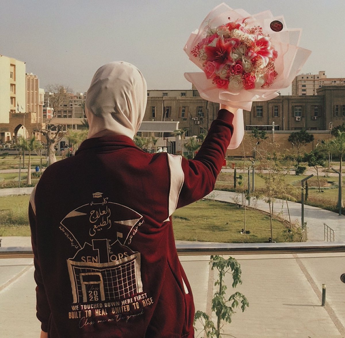 deaba_el's tweet photo. New beginning, Endless dreams🎓❤️❤️ https://t.co/dVnZZaD3QU
