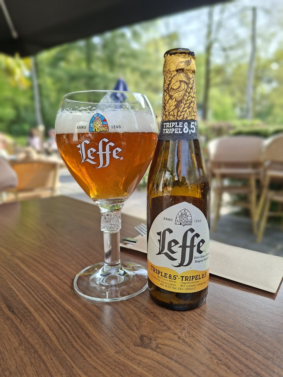 CraftBeerUni's tweet image. Beers tastes better in the sun. Leffe tripel is a nice one, but not the greatest. It does however change when you're on holiday. Its a sweet, and fruity tripel. Very easy to drink, and you can easily drink too much.

ABV 8,5%

#CraftBeer #beer #cheers