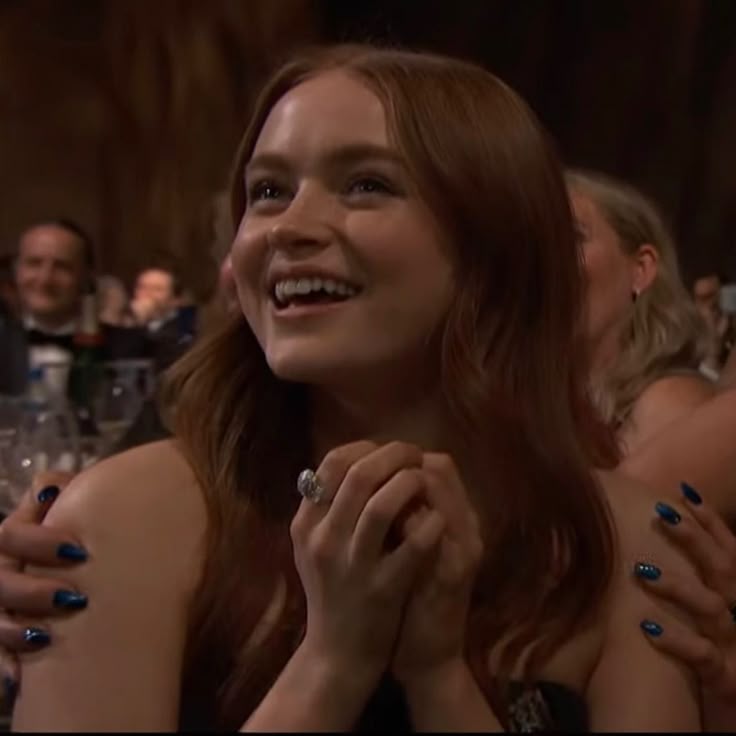 ᅠᅠ
Es tan increíble, maravillosa, perfecta . . . Podría pasar horas viendo esto.
ᅠ