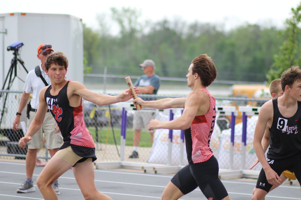 TrackEHS's tweet photo. 4x800 runs season best and places 4th (8:16.70). 

Davis-Wittek-Horton-Thomas https://t.co/IhBAYJm4jG