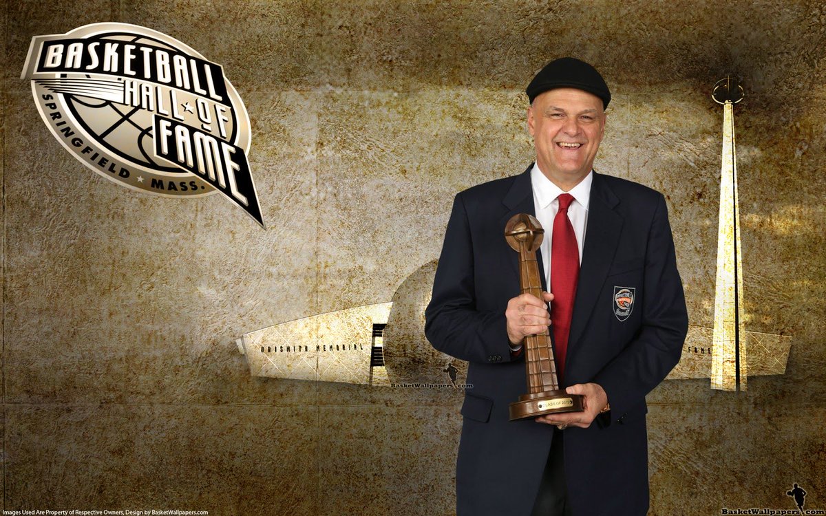 >Oscar Schmidt
>nascido em natal em 1958
>profissional aos 16 anos
>campeão brasileiro e mundial por clubes
>bronze no mundial de 78 pela seleção
>disputa olimpíadas de 80 e 84 

>anos 80
>recrutado pelo nets na nba
>recusa (!!)
>motivo: continuar servindo a seleção
>joga na