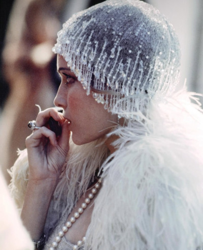 Suzanne08253534's tweet photo. Mia Farrow photographed on the set of ‘The Great Gatsby’, 1974 https://t.co/roecrk2AA0