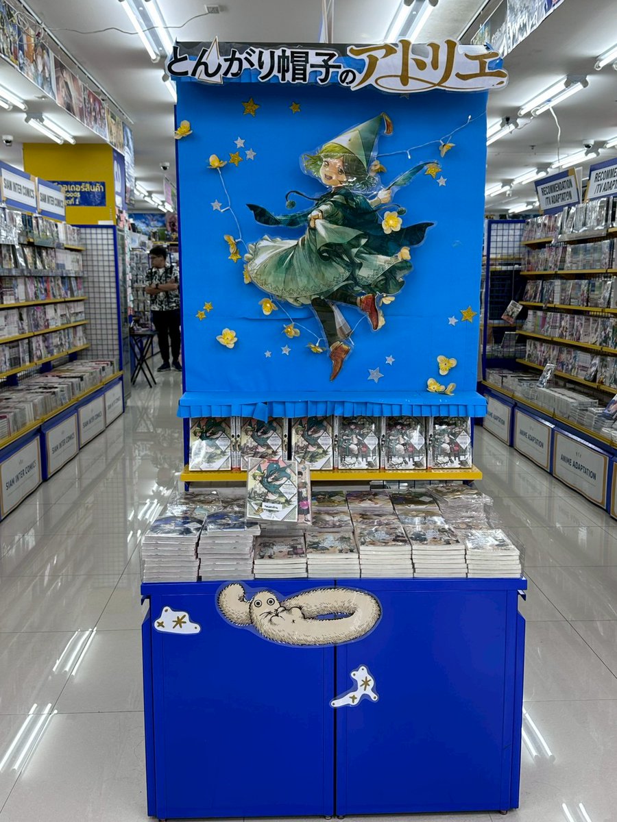 vibulkij's tweet image. 🥳VBK พาทัวร์ #ANIMATEMBK จัดเต็ม Collab มังงะ &amp;amp; Anime ดัง!
.
คึกคักสุด ๆ กับ #ANIMATE สาขา #MBK ในตอนนี้ แวะมาที่เดียวเก็บครบ #มังงะ &amp;amp; Anime ดังของ #วิบูลย์กิจ✨
.
🔎คาเฟ่โคนัน (17/4-19/5/26)
✒️ชั้นพิเศษของจอมเวทฝึกหัดกับหมวกมหัศจรรย์
🧱นิทรรศการผ่าพิภพไททัน (ถึงวันที่ 19/4/26)