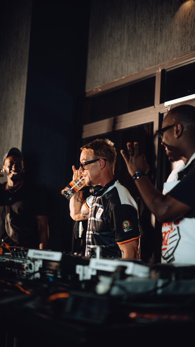 MBU's tweet photo. Ono @diplo ka Uganda Waragi yakategede nnyo atte 😂🫶🏽🇺🇬 https://t.co/1ga0R672ba