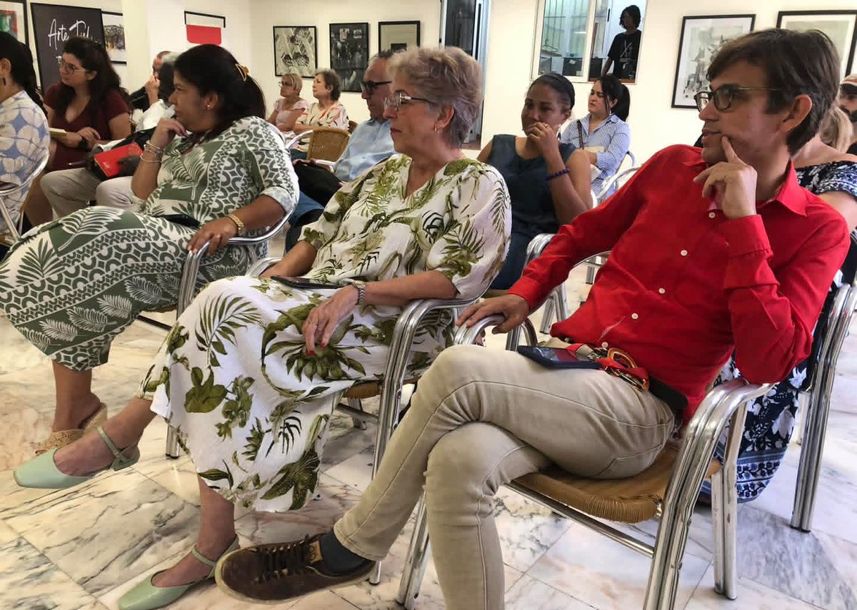 UNEAC_online's tweet photo. 📌El Espacio #ContraCanto, organizado por la Asociación de Músicos de la Uneac, devino diálogo crítico para reflexionar acerca de la industria de la 🎶 🇨🇺.
📍Asistieron @BonetMartica, pdta de la Uneac, @yurisnorido y miembros de @MusicosUNEAC.
#ArteFiel
#65uneac https://t.co/UvmDZgK5s2