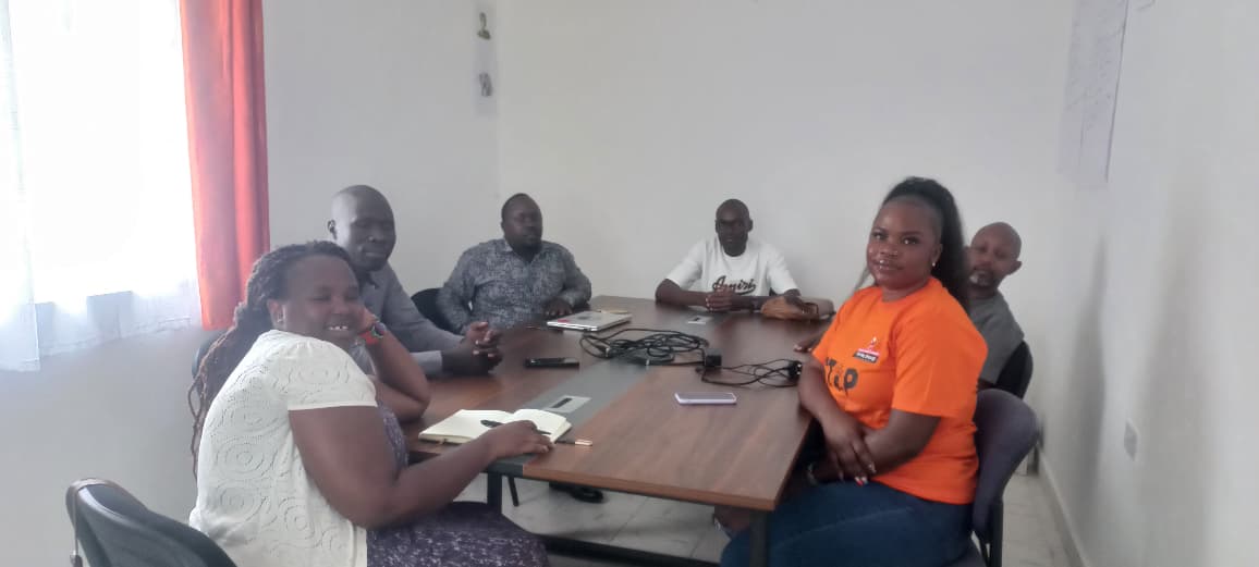 odhyas's tweet photo. @twajibike, Hakimadini, KHRC &amp; Transparency International with Gem Artisanal Mining Committee Representative on April 16, 2026 discussing the future of ASM in light of growing large scale mining operations in Siaya https://t.co/DcJtkKb7Md