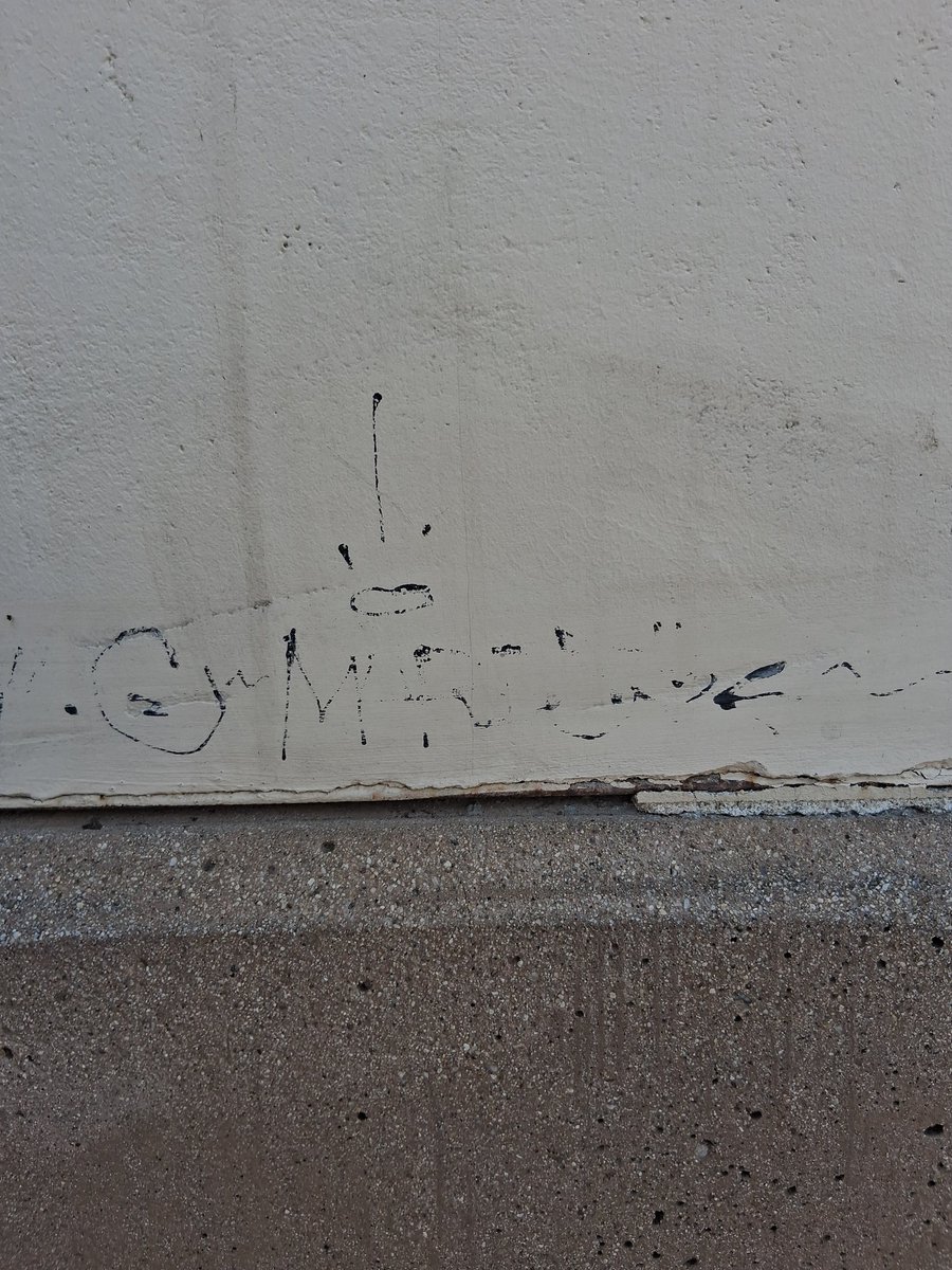 TwoFiveK9's tweet image. Im not stupid sir and mam... ya need to send #extraction for me... otherwise I would never ask nor want to be involved with noone at all. Its your duty and job kinda like cnn and other people. Guess what I took pictures of.