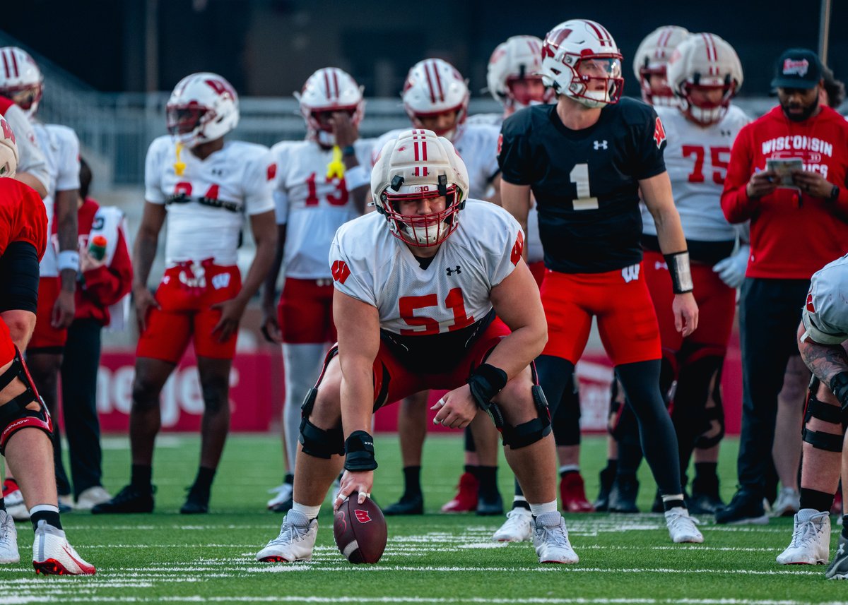Wisconsin Football tweet media