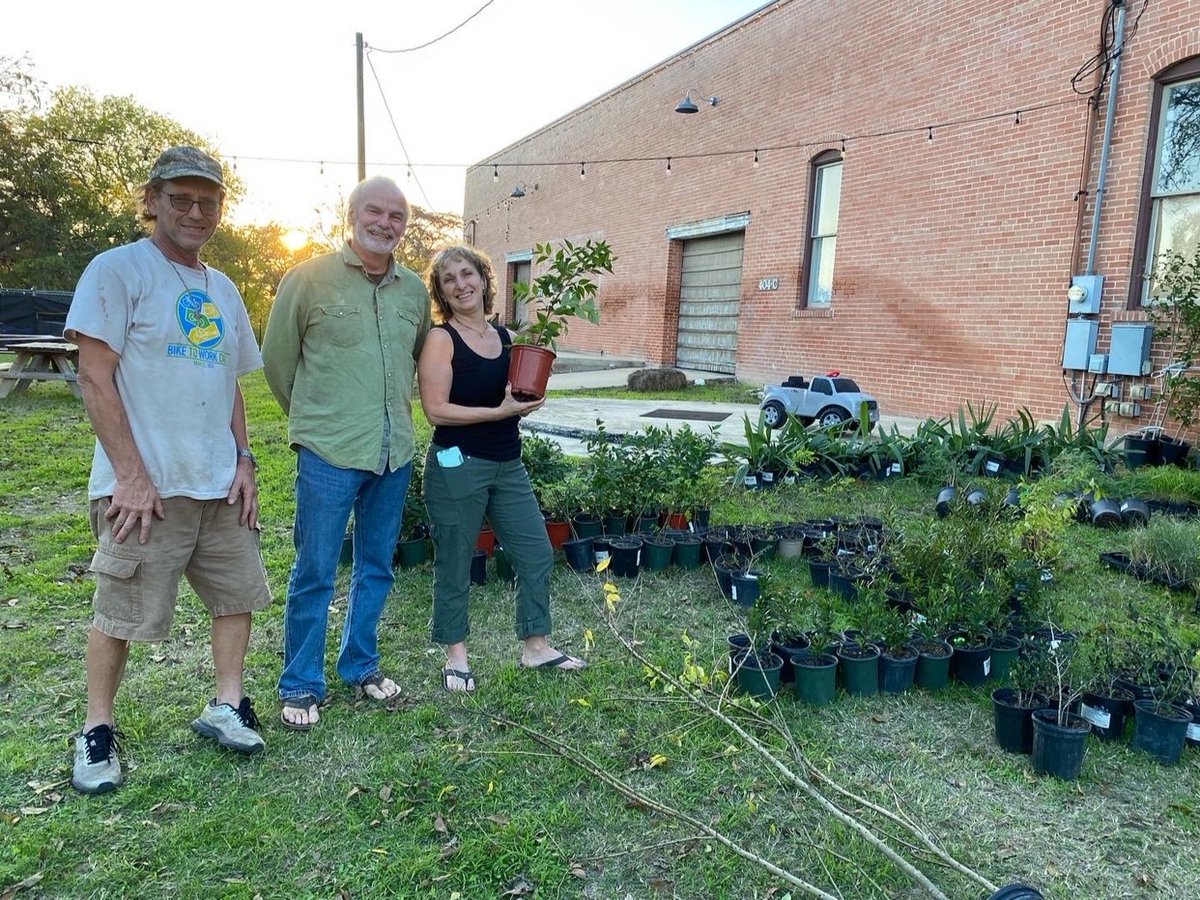 kerbeylanecafe's tweet photo. Our Kerbey Lane Cafe San Marcos location sits right on the river, and that view never gets old! That's exactly why we're proud to spotlight San Marcos River Foundation as a community partner. 

Donate, volunteer, or just spread the word. This river deserves it. https://t.co/k3VICTFgIA