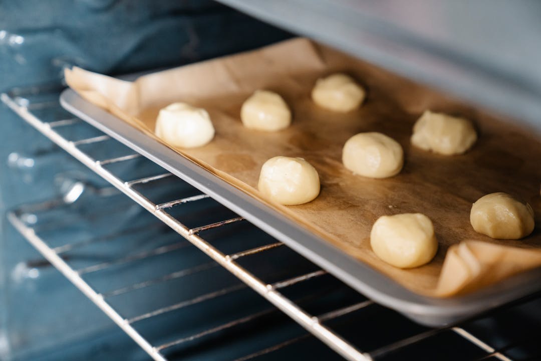cookintoolcrate's tweet image. 🍪 Cookie sheets 101: rotate halfway &amp;amp; line with parchment for even browning. Baking perfection starts with the right tricks!
Learn more: cookingtoolcrate.com
#BakewareTips #BakingHacks #KitchenSkills