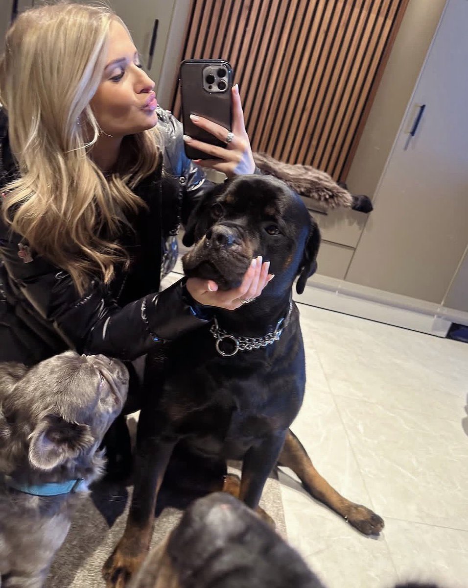 Sabrina Paws tweet media