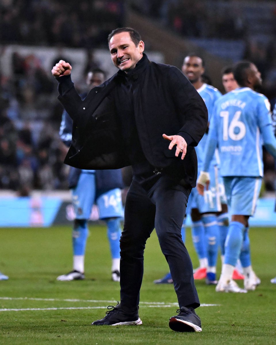 Coventry está de volta à Premier League, 25 anos depois! 🩵