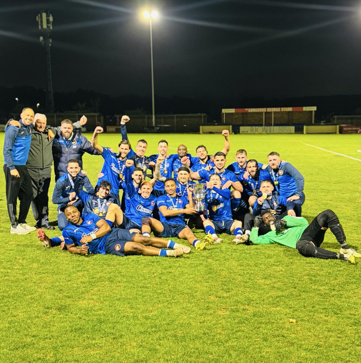 BedfordAlbionFC's tweet photo. Intermediate Challenge Cup Winners!! 💙 🏆 🥳🥳🥳🥳

WHAT A NIGHT.

#ALBIONTOGETHER https://t.co/nUx59wWaRF