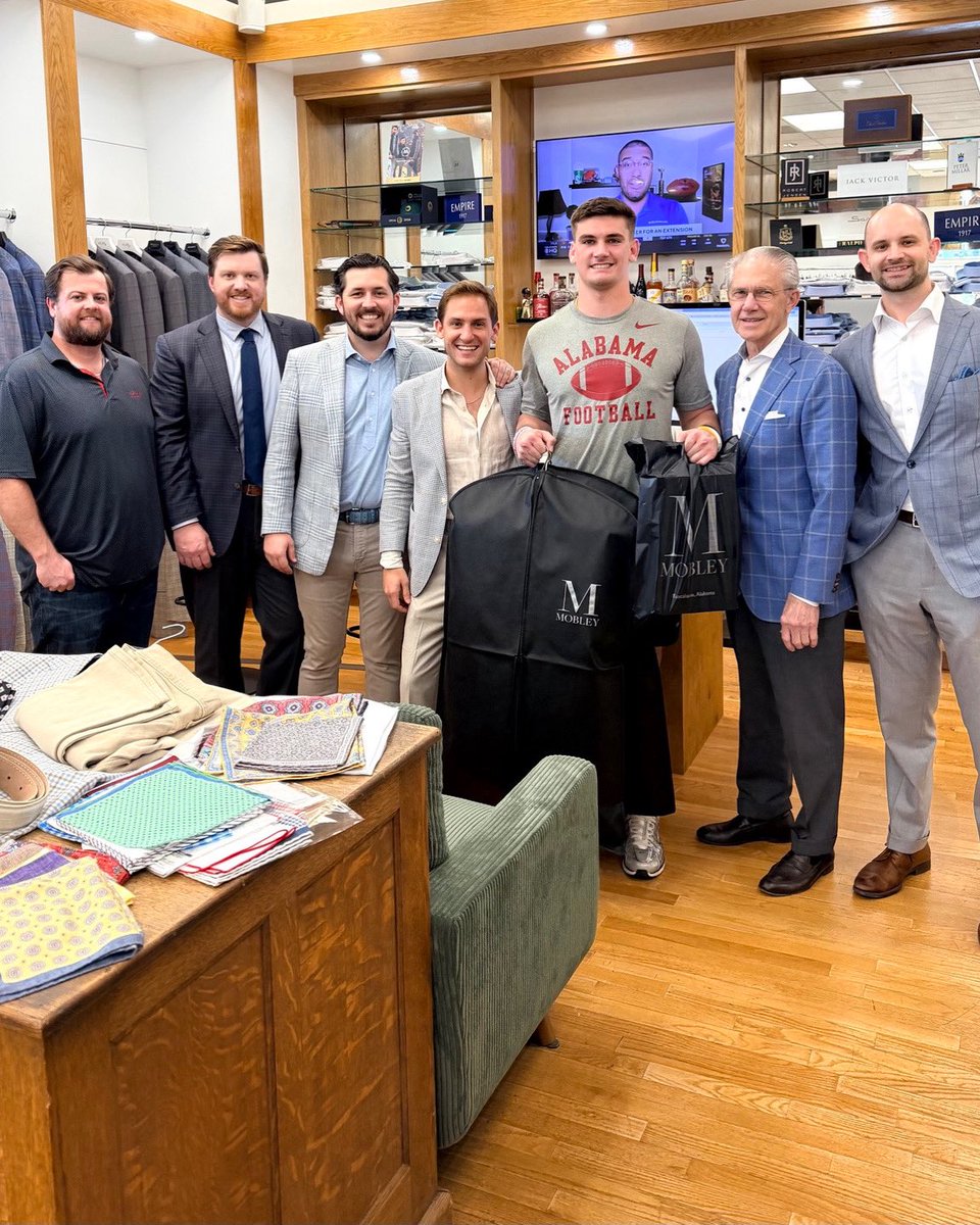 mobleyclothier's tweet photo. A true leader and one of the best people you’ll come across.
Thank you for inspiring us on and off the field.

Wishing you nothing but the best next week, and thank you for letting us be a part of the journey all these years.

Let’s go! @ty_simpson06 https://t.co/0wiFgh22Fg