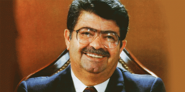 cold_icetea's tweet photo. Kıymetli merhum Cumhurbaşkanımız Turgut Özal'ın ölüm yıldönümü. Kapasitesi, aksiyonerliği, hoşgörülü-sakin ve sevecen karakteriyle kendisine hayran kalmıştım. Yaşım bizatihi onun liderliğine şahit olmaya yetmedi ama belgesellerden edindiğimle bile kendine hayran bıraktı. https://t.co/y7cH2c74V4