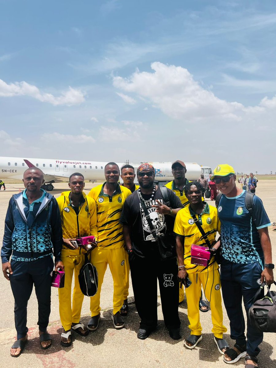 OgaNlaMedia's tweet photo. Today in the NPFL:

Shooting Stars, Bendel Insurance, Bayelsa United, and Rivers United flew for their away game(s) this weekend.

This should not be news though but then again, Nothing wey sweet my belle pass when players and officials na top priority.

Branding is also important, the clubs need to understand this. Proper dressing is part of the brand value of the league. We don't joke with that at Shooting Stars.
