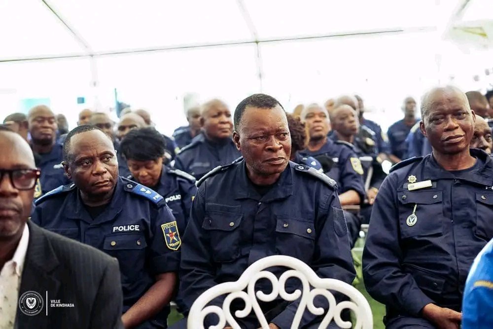 Instant News 243
Kinshasa - Lutte contre l'insalubrité : Le gouvernement provincial dote les communes de camions-bennes afin d’accélérer l’évacuation des déchets qui dégradent l’environnement urbain.