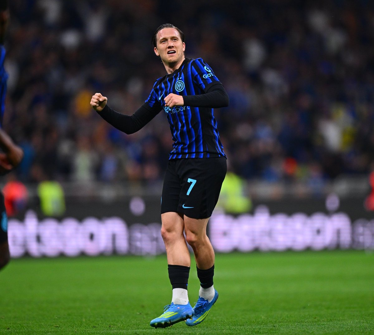 هُنـا الإنتـر ⭐️⭐️ tweet media