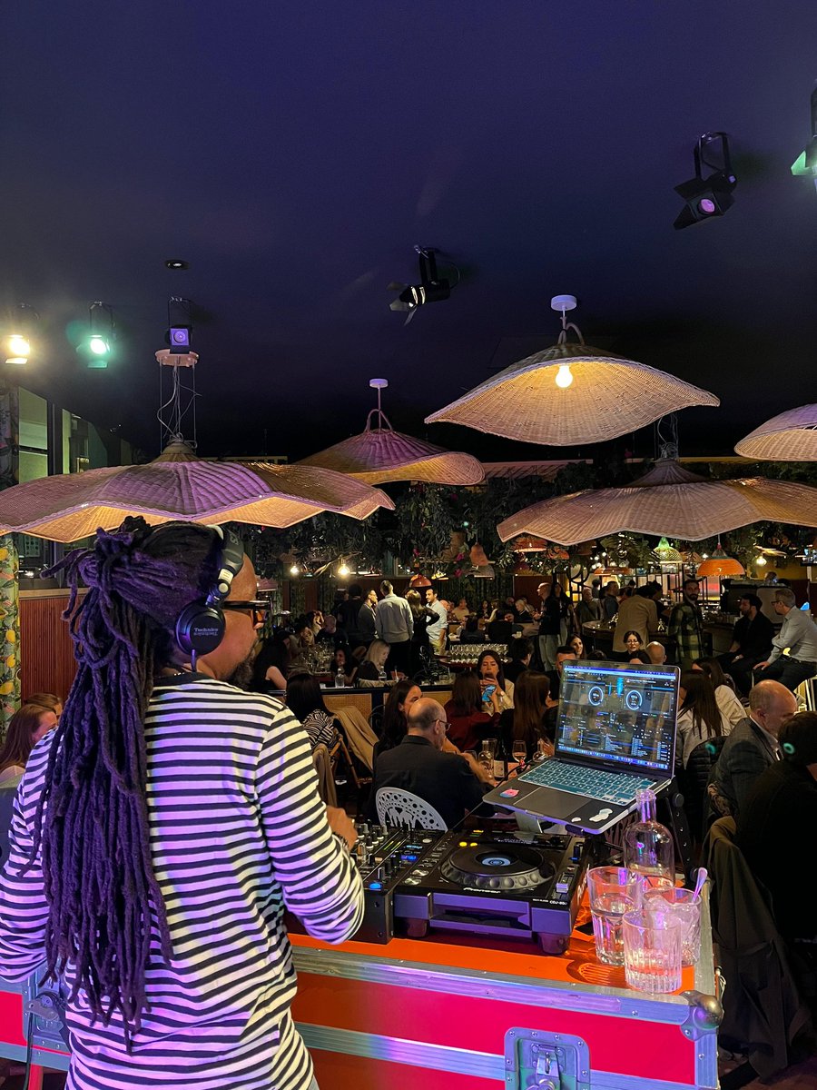 La serata di ieri al <a href="/Mama_Shelter/">Mama Shelter</a> Roma è stata speciale.

Dalle 20:30 alle 00:30 ho avuto il piacere di portarvi in viaggio.

Anche se il mio cuore e la mia identità musicale restano saldamente legati alla house music, suonare open format mi spinge a crescere. Mi apre la mente,