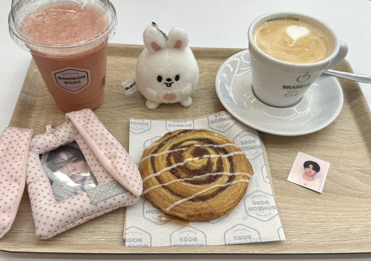 >< ♡