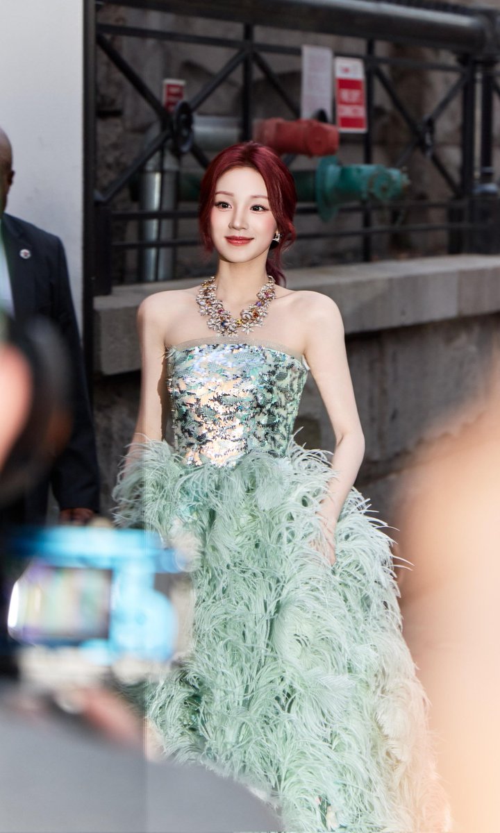 CarrieLoveYuqi's tweet image. 260416 YUQI arrives at the Tiffany &amp;amp; Co. event in NYC. ✨🩵
📸XHS: 108102036
#YUQI #우기 #ウギ #宋雨琦