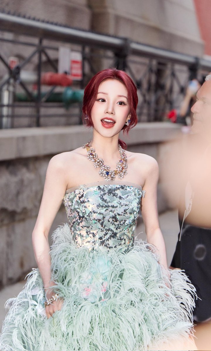 CarrieLoveYuqi's tweet image. 260416 YUQI arrives at the Tiffany &amp;amp; Co. event in NYC. ✨🩵
📸XHS: 108102036
#YUQI #우기 #ウギ #宋雨琦