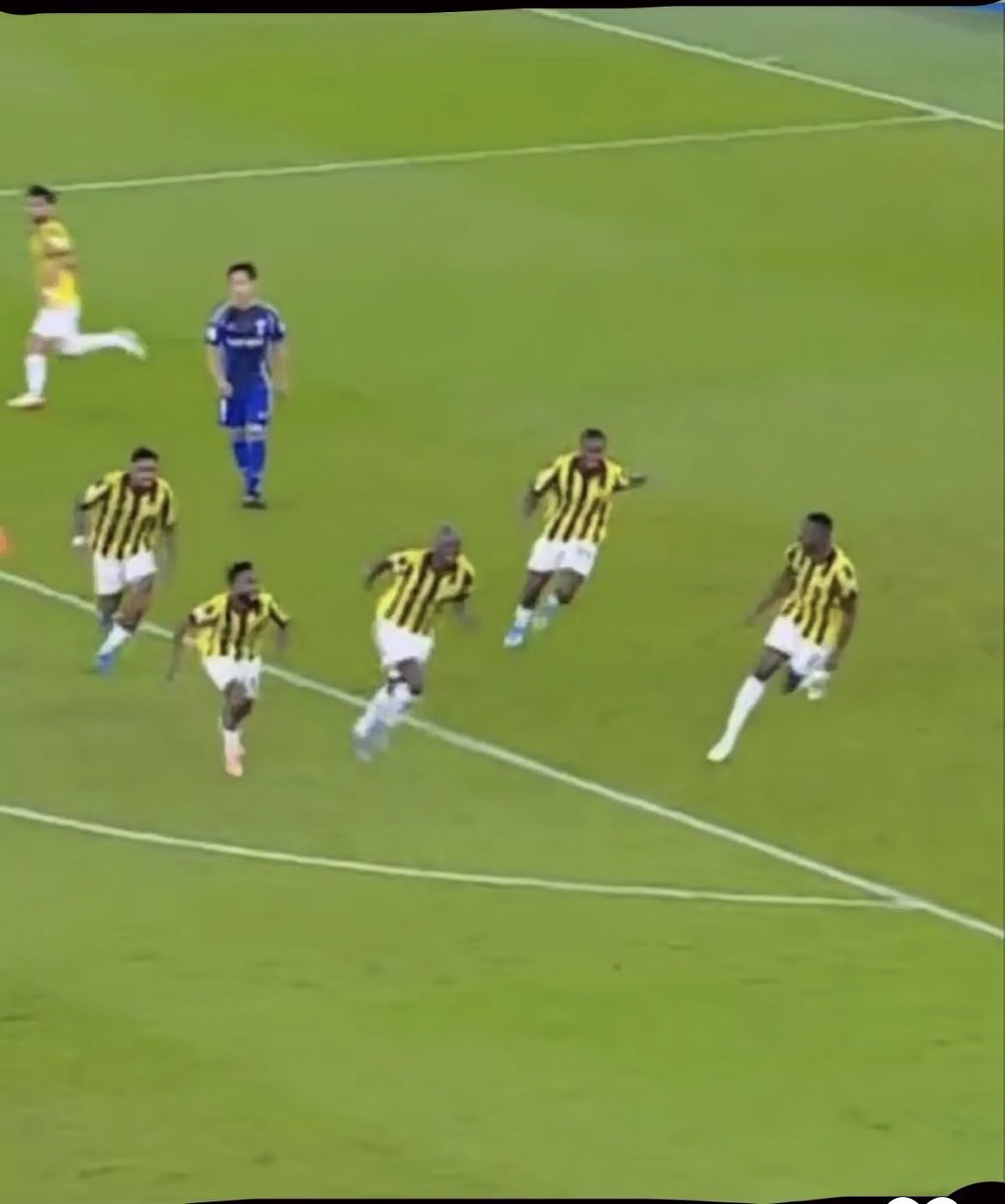 sambux▫️ tweet media