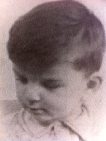 AuschwitzMuseum's tweet photo. 17 April 1939 | A French Jewish boy, Harvey Zilberstein, was born in Levallois-Perret.

In February 1944 he was deported to #Auschwitz with his mother Betty. They were murdered in a gas chamber. https://t.co/35lz3BfH04