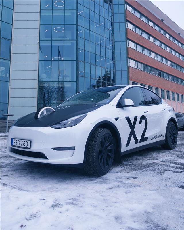 LogitechG's tweet photo. Meet the PRO X2 SUPERSTRIKE and the CAR X2 SUPERSTRIKE 🤍

📸: @wearemaxgaming https://t.co/0nxO5BEY00